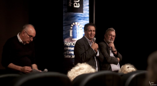 Charles Scibetta, Maire de la ville de Carros, Nour-Eddine Lakhmari , réalisateur du film "Burn Out" et Egil ODEGARD, producteur du film lors du débat avec le public.