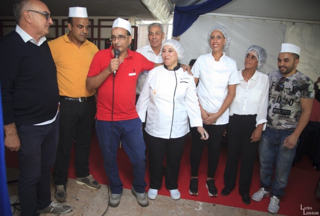 Charles Scibetta, Maire de la ville de Carros en compagnie de l'Association Maroc Culture et Tradition qui a préparé un couscous